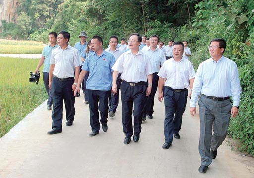 徐福顺到航空工业 定点扶贫县开展调研 徐福顺到航空工业 定点扶贫县开展调研